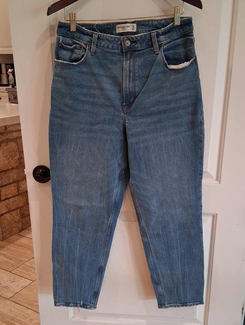 Abercrombie & Fitch The Mom High Rise Size 31/12 Medium Wash